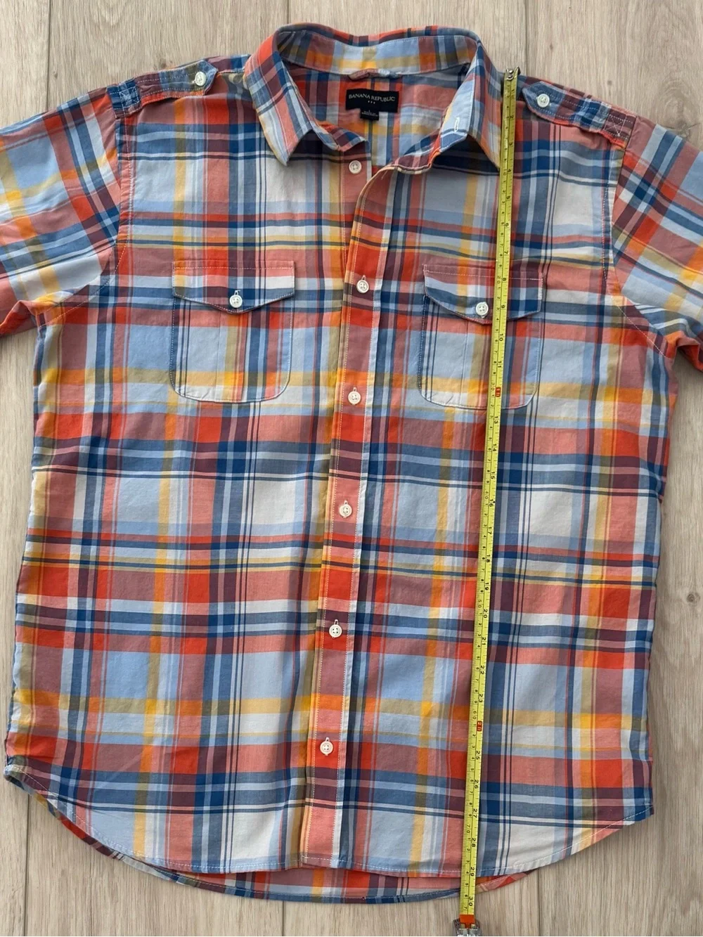 Banana Republic men’s Large madras plaid short sleeve button-down camp shirt